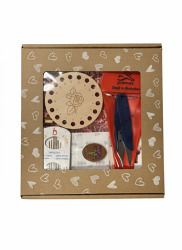 Zestaw prezentowy dla hafciarki – akcesoria w ozdobnym pudełku